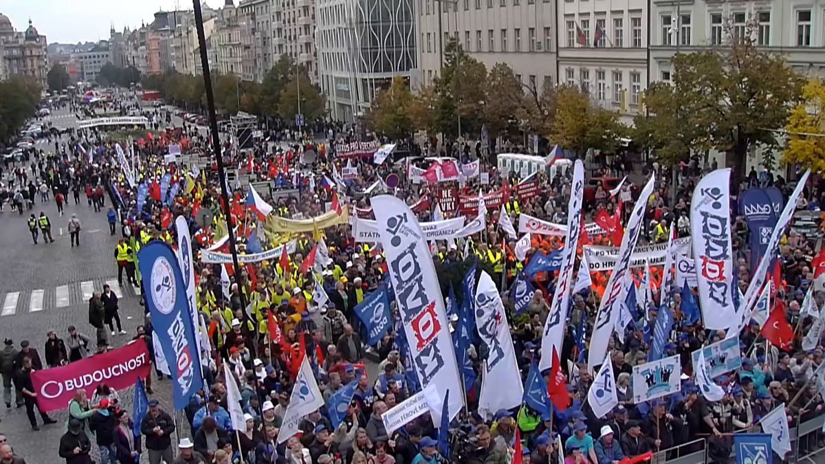 V centru Prahy se opět demonstrovalo. Odbory svolaly protest proti chudobě